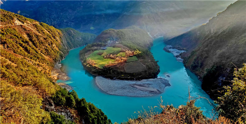 Die erste Bucht des Nujiang Flusses